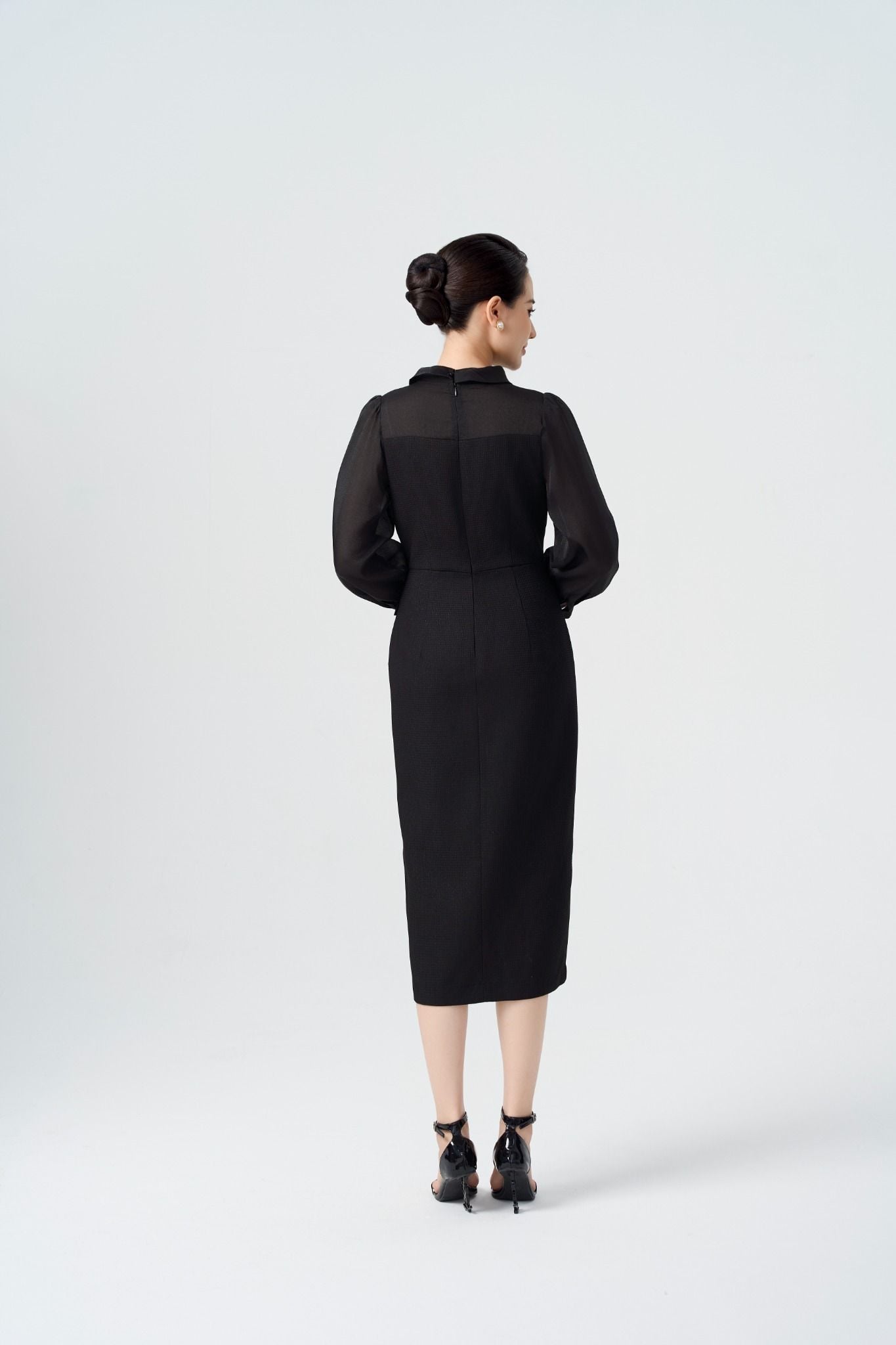 ĐẦM ĐEN CỔ NƠ D10382