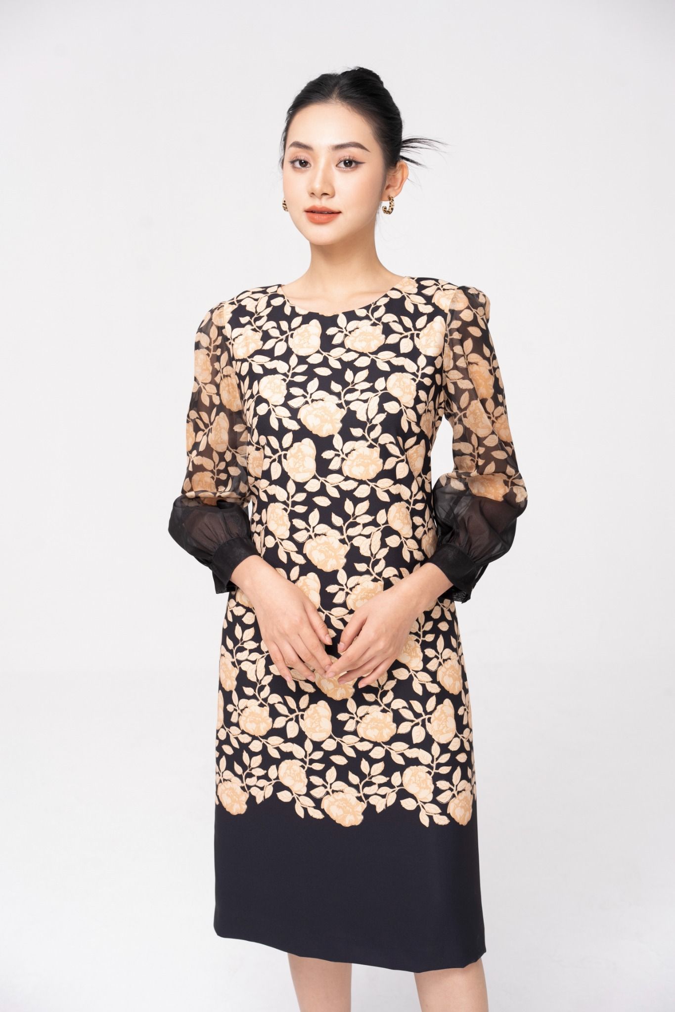 Đầm cổ tròn phối voan