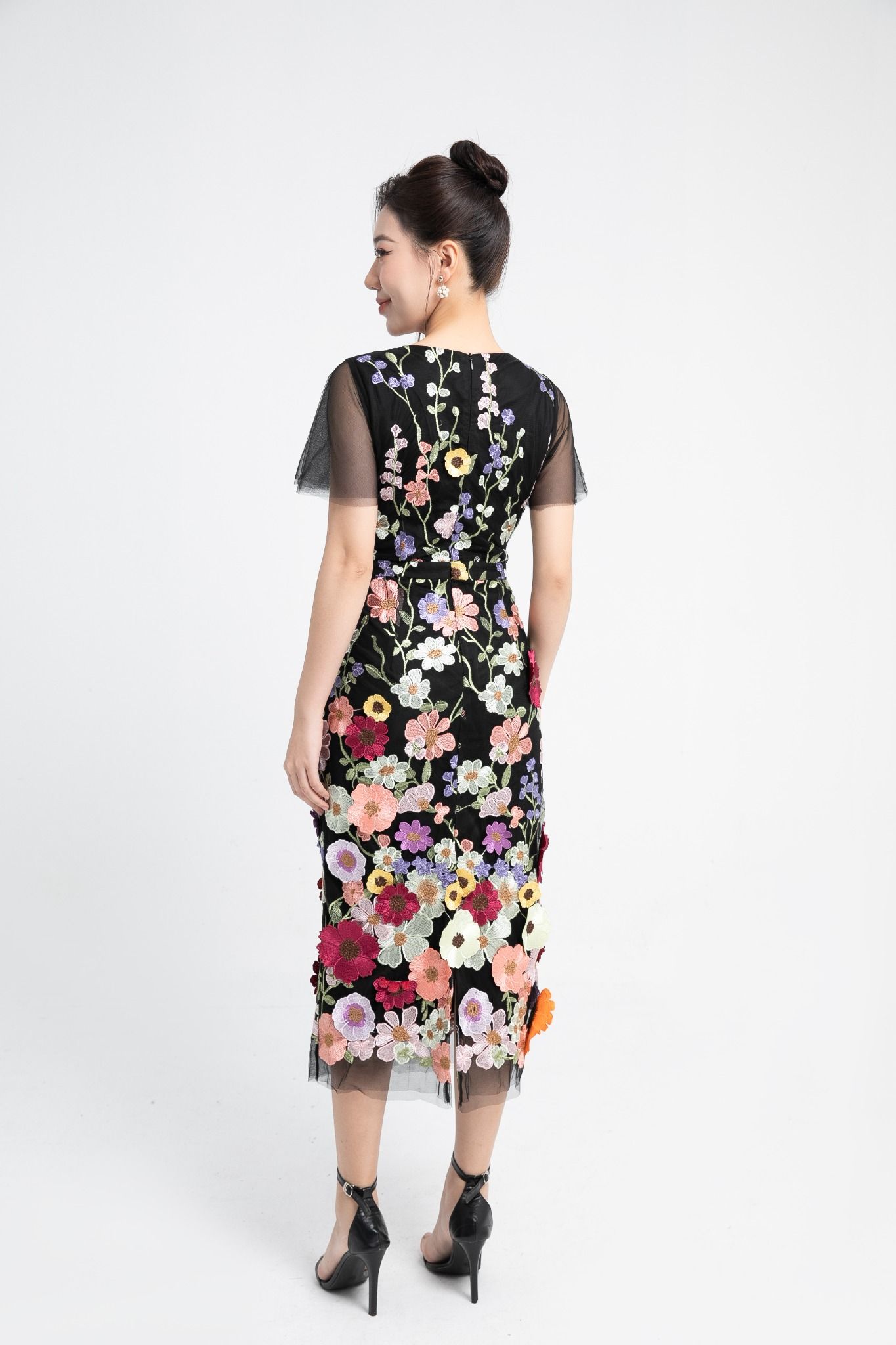 ĐẦM HOA THÊU TAY VOAN D11862