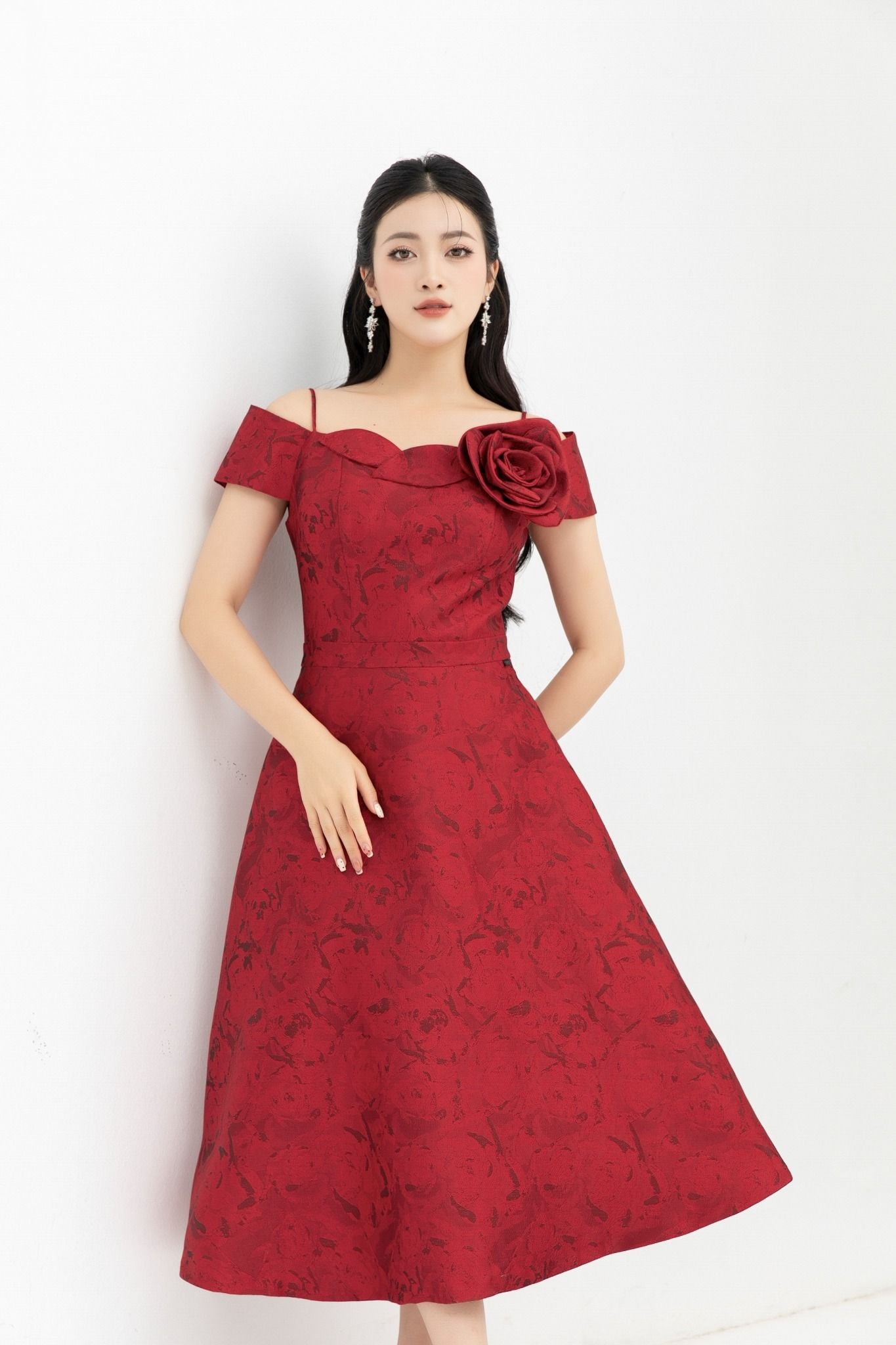 ĐẦM TIỆC GẤM ĐỎ D12752