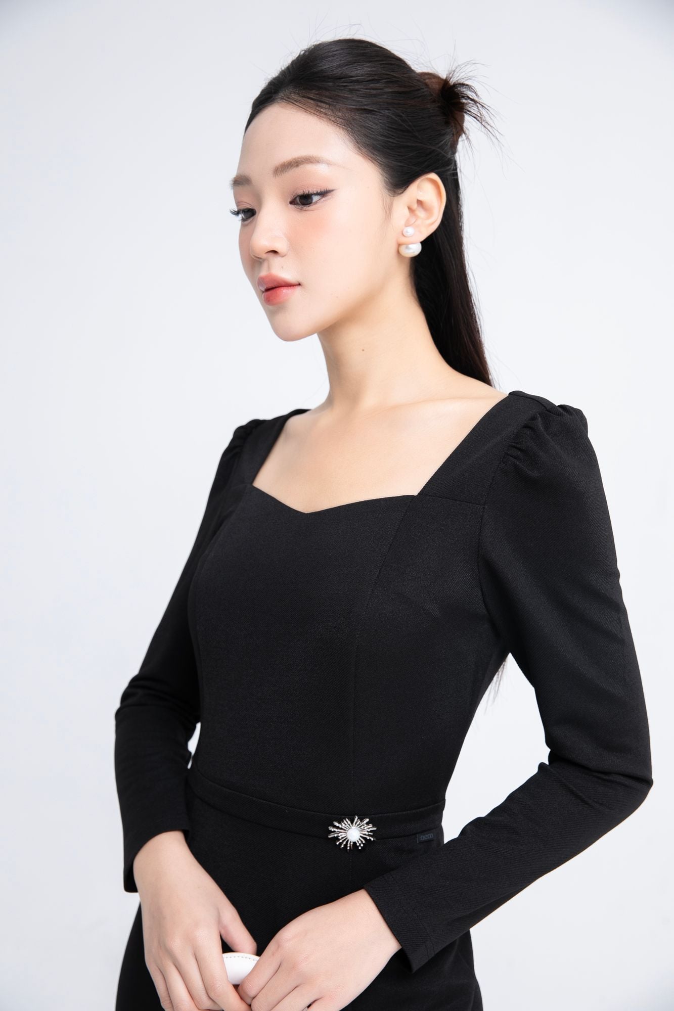 ĐẦM ÔM VAI BÔNG D13392