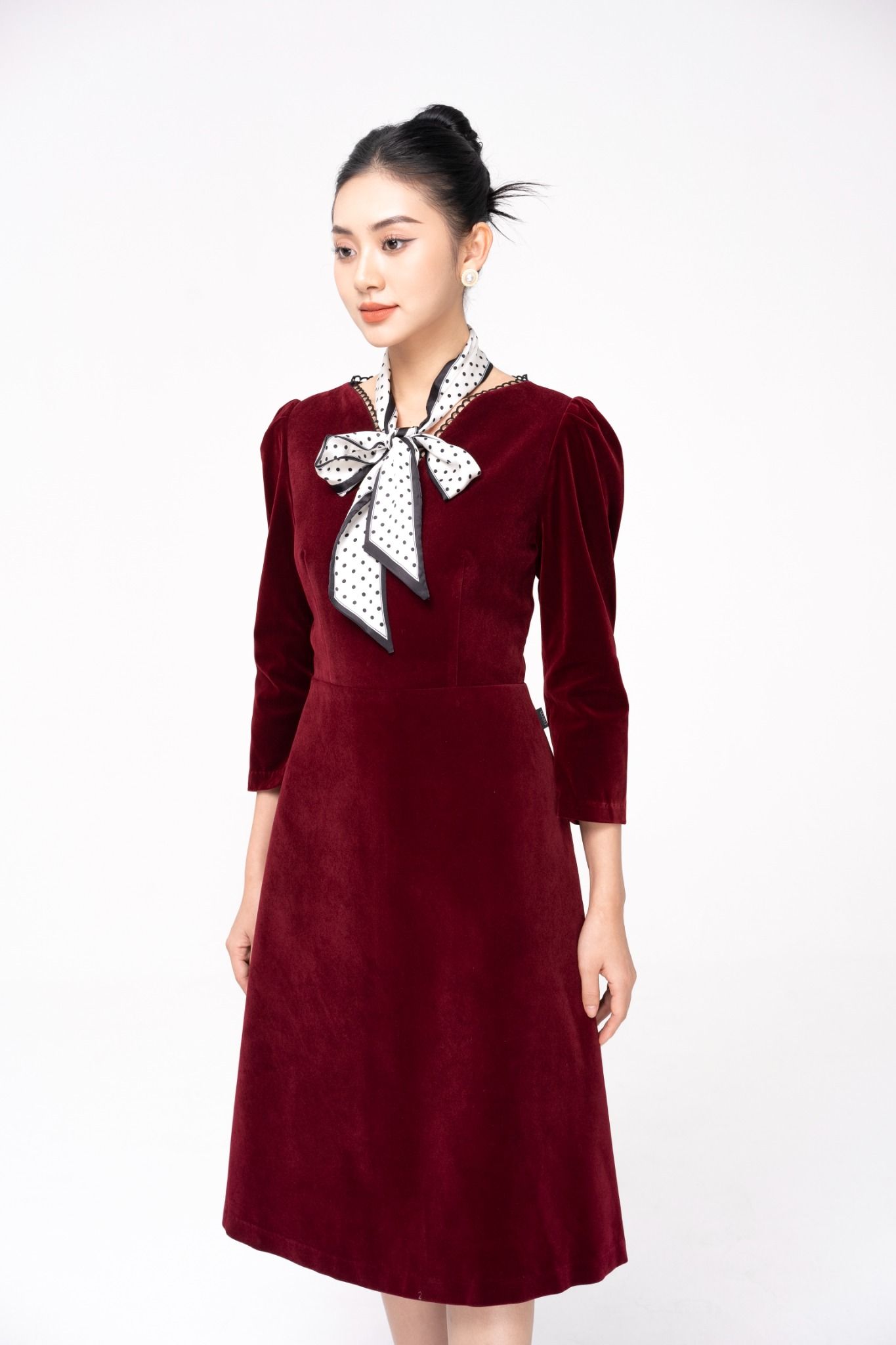 Thời trang HeraDG Đầm nhung ôm tay bồng