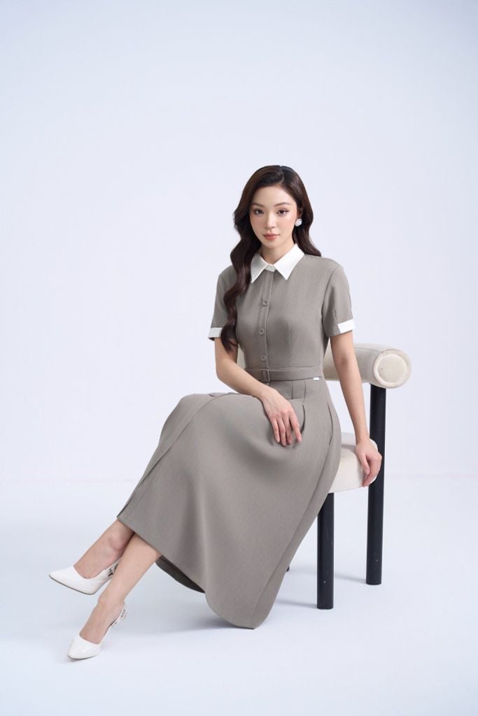 ĐẦM XẾP LI CỔ TRẮNG D15482
