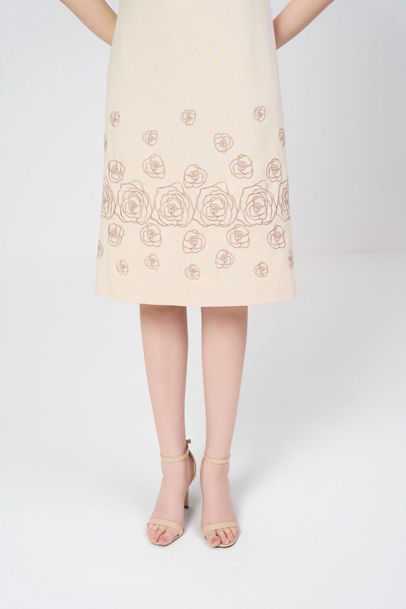 ĐẦM SUÔNG THÊU HOA D18052