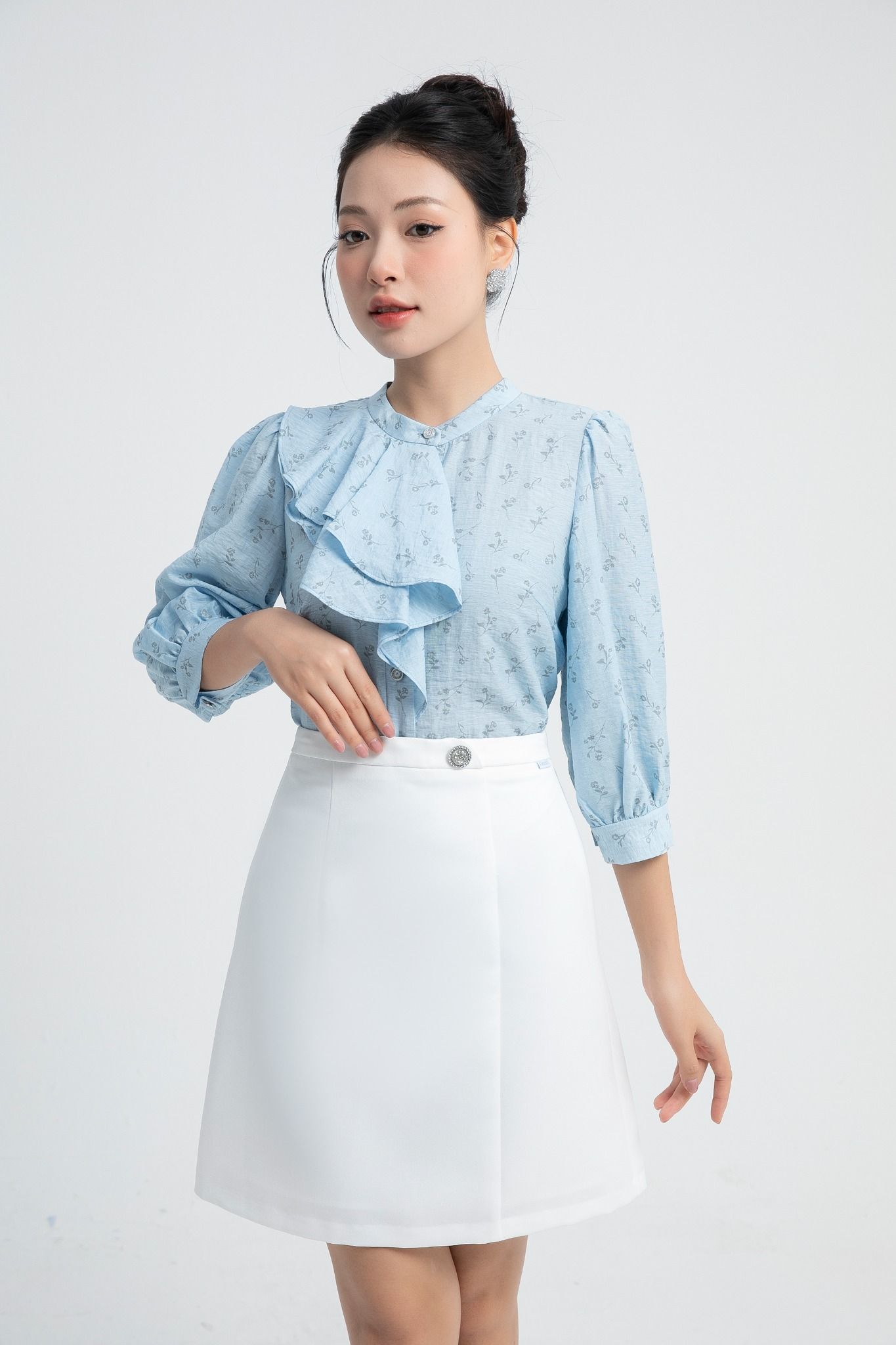 CHÂN VÁY TRẮNG CHỮ A Z00642