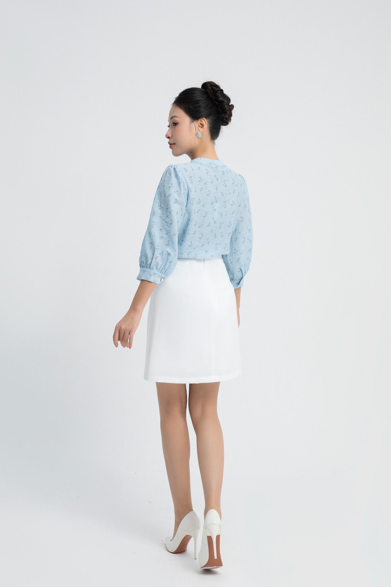 CHÂN VÁY TRẮNG CHỮ A Z00642