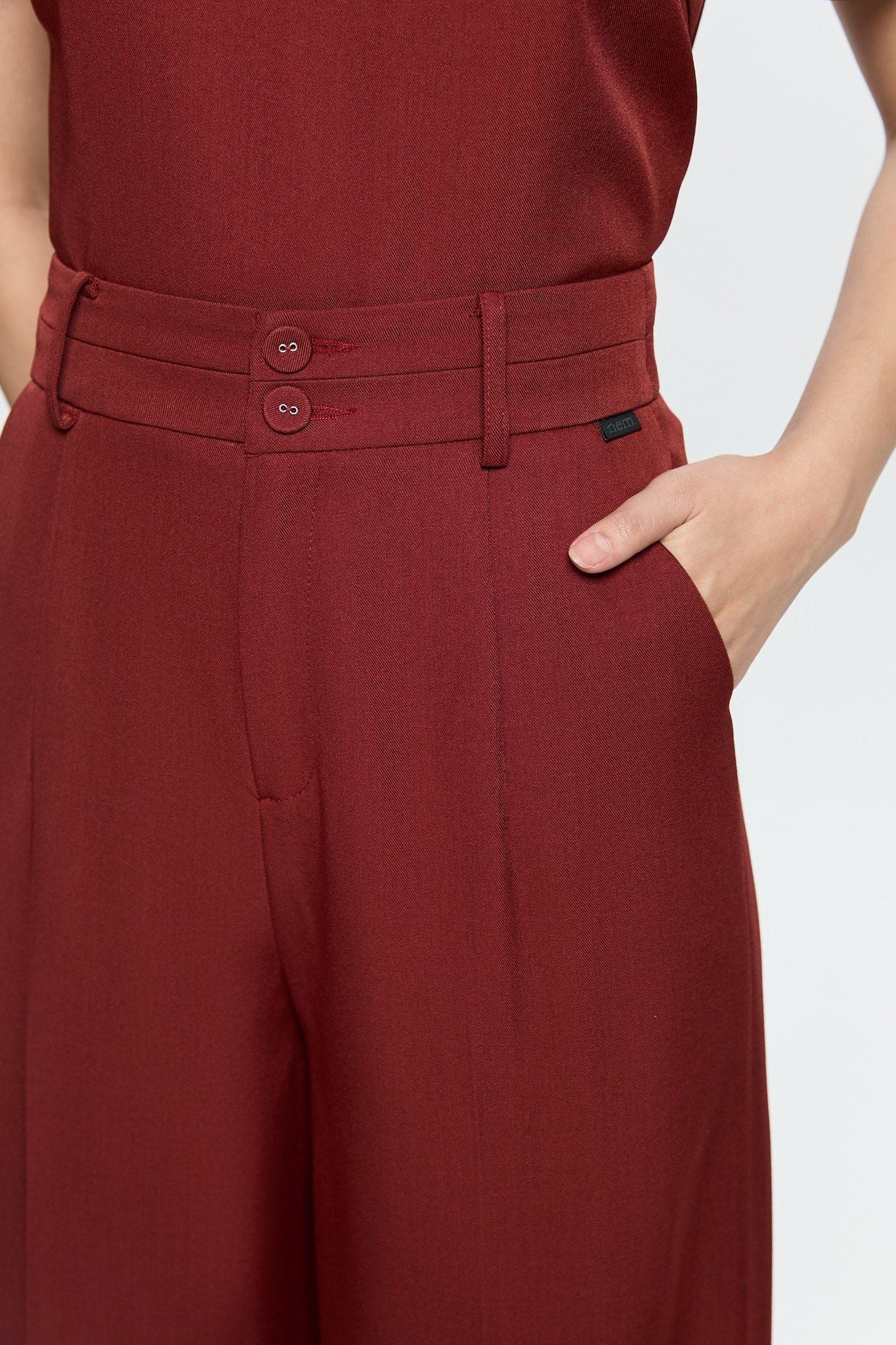 QUẦN SUÔNG ĐỎ Q02582