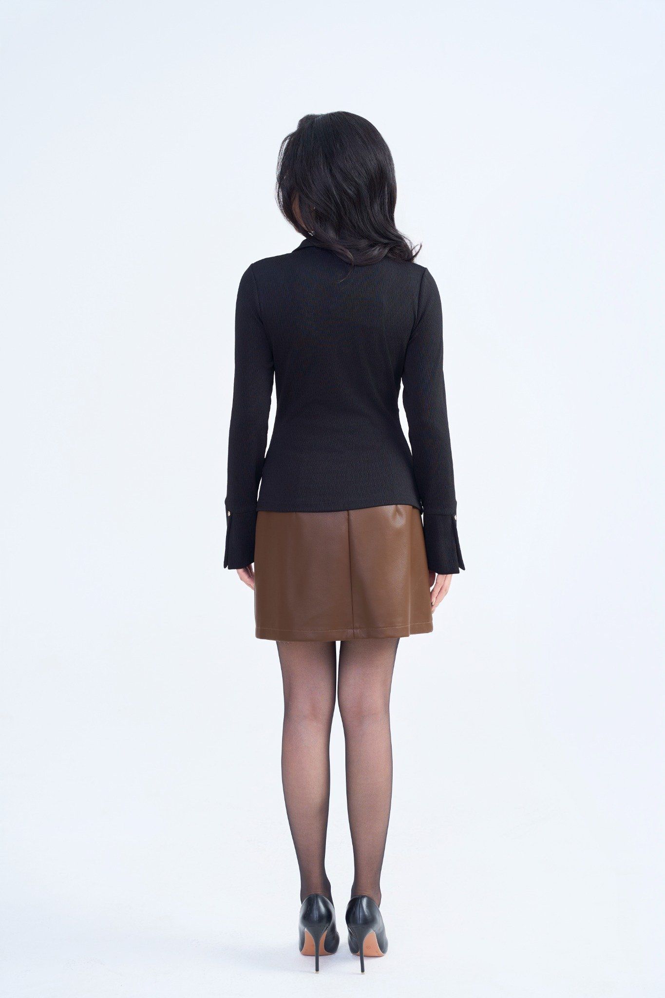 ÁO ĐEN CỔ BẺ SM12882