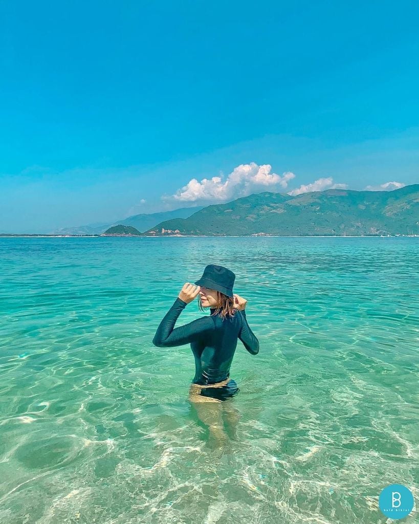 Áo bơi tay dài màu đen chống nắng - Layne Black Top