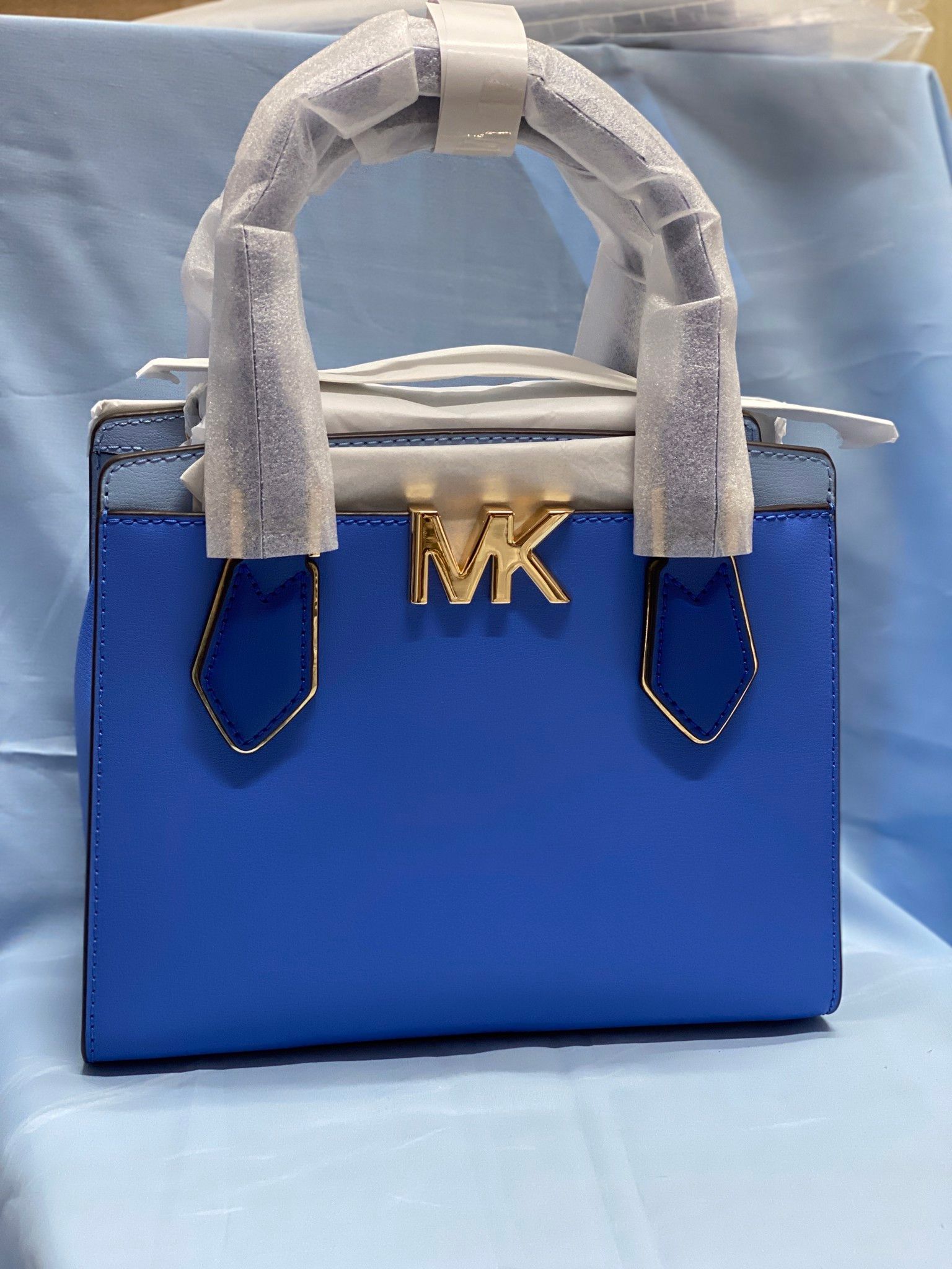 Túi Đeo Chéo Michael Kors Pebbled Leather Convertible Crossbody Powder Blue Cho Nữ GUVIP GU Hàng Hiệu của người Việt #35 Túi Đeo Chéo Michael Kors Pebbled Leather Convertible Crossbody Powder Blue Cho Nữ GUVIP GU Hàng Hiệu của người Việt