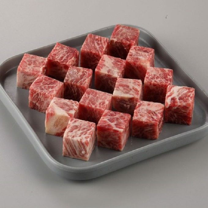  Thịt Bò FUJI Nướng Xiên. Giá 700,000đ/kg (giá chưa bao gồm VAT và vận chuyển). 200gr/khay 