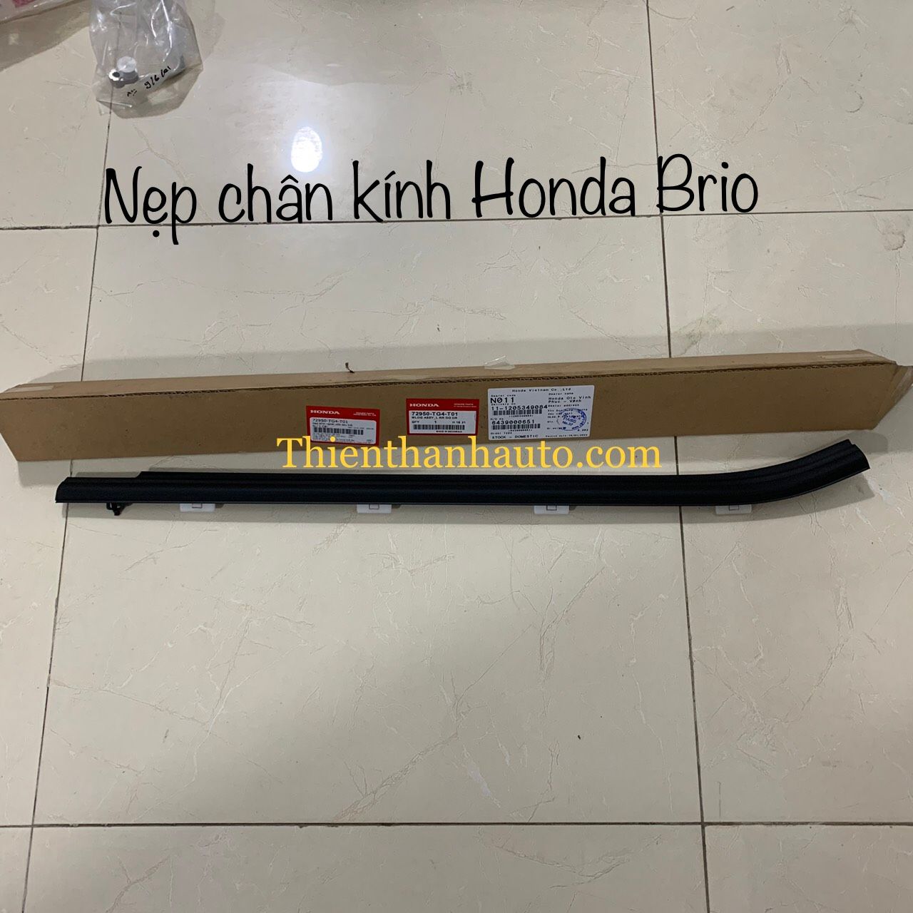 Nẹp ngoài chân kính cánh cửa Honda Brio chính hãng - Thienthanhauto.com