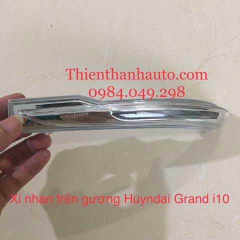 Den-xi-nhan-tren-guong-chieu-hau-hyundai-grand-i10-2017-2018-2019-chinh-hang