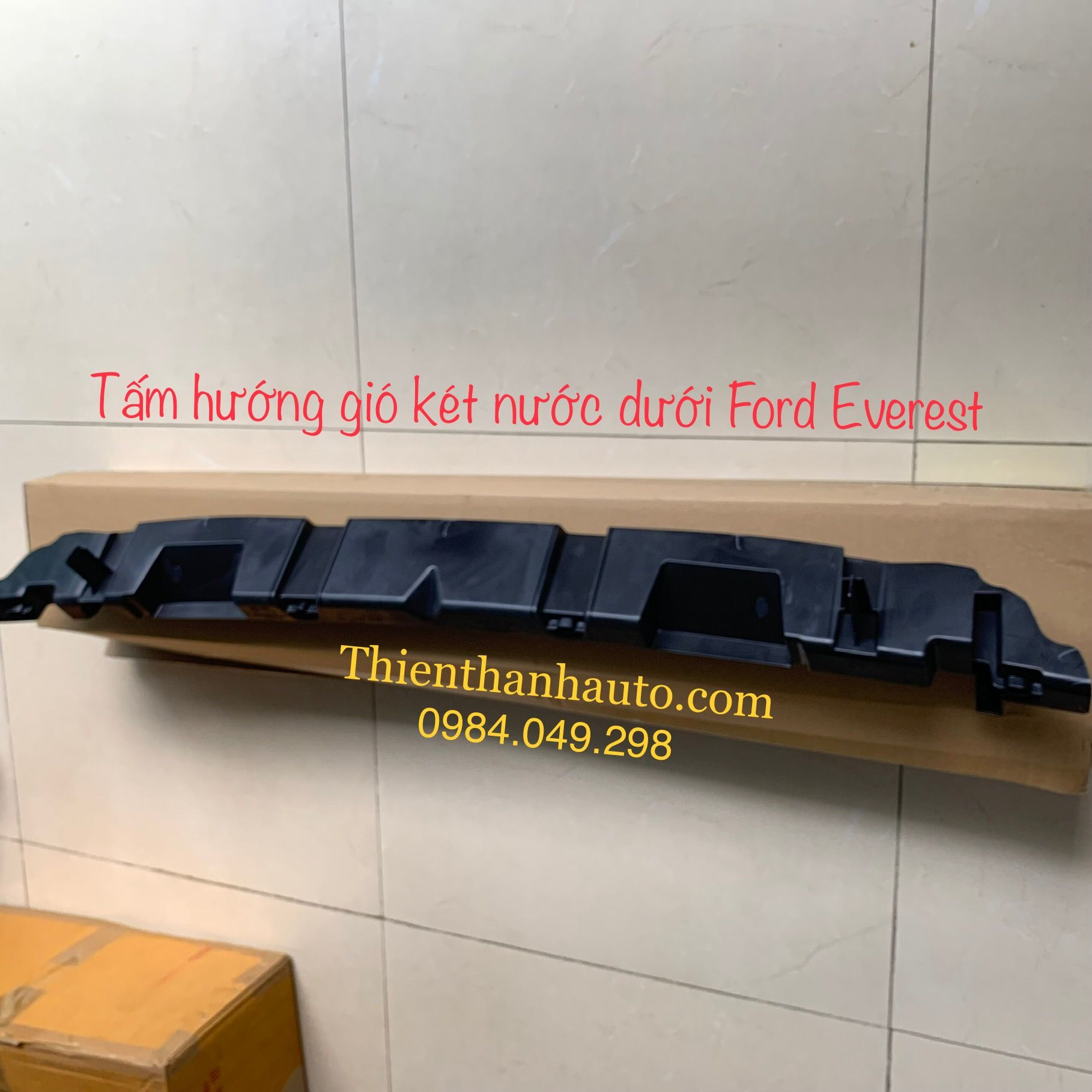 Tấm hướng gió két nước dưới Ford Everest 2018-2020 chính hãng - Phụ tùng ô tô Thiên Thanh