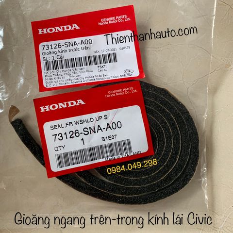 gioang-ngang-tren-phia-trong-kinh-chan-gio-truoc-honda-civic