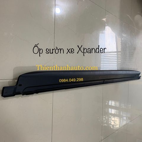 op-nep-suon-phai-mitsubishi-xpander