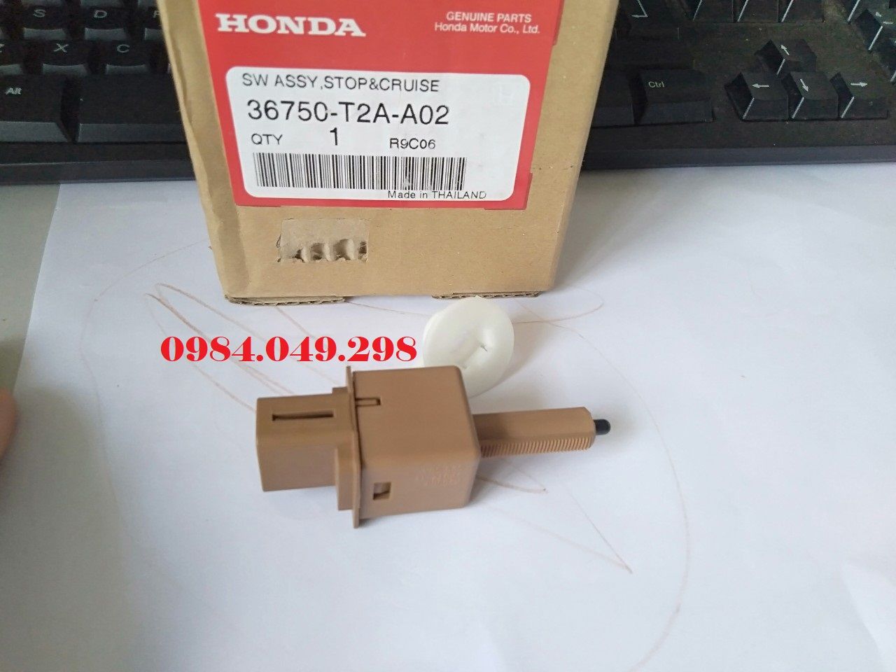 Công tắc chân phanh 4 giắc honda