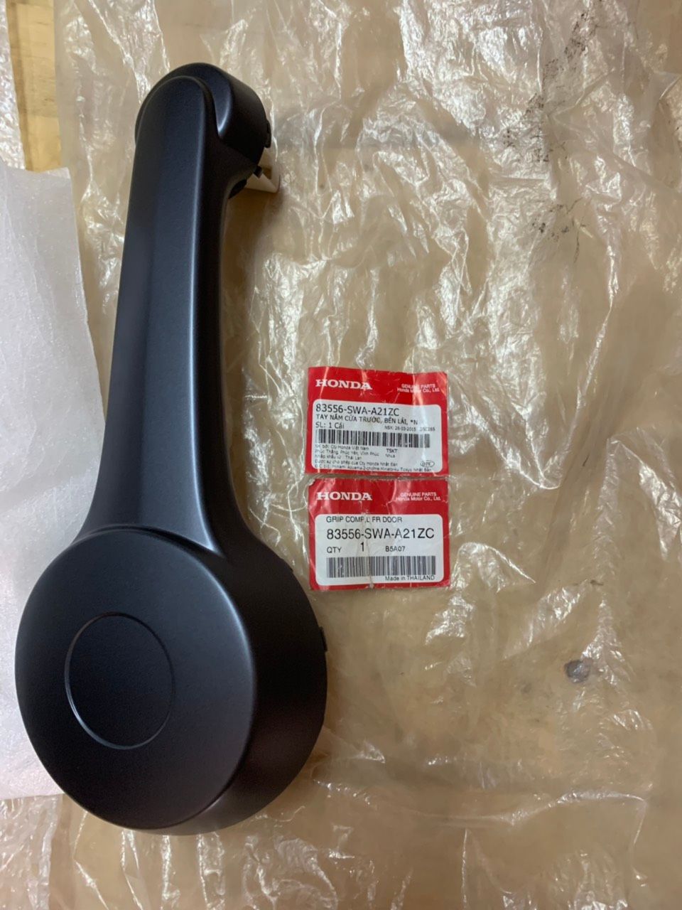 Tay mở cửa trong / tay nắm cửa trong Honda CRV