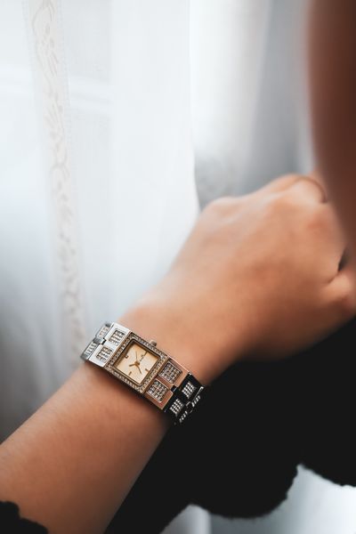  Đồng hồ dây sắt 