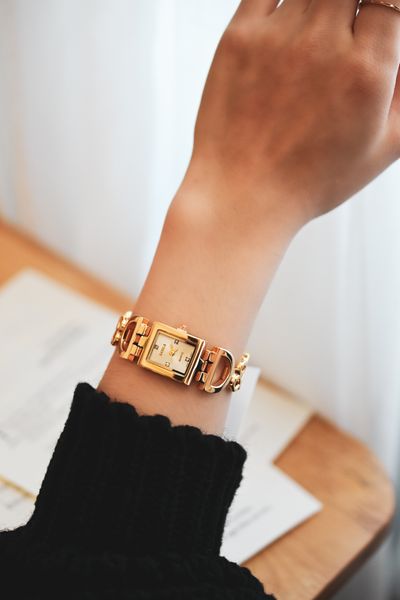  Đồng hồ dây sắt 