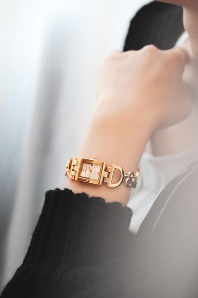  Đồng hồ dây sắt 