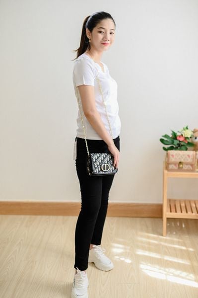  Quần Jean ống nhỏ màu đen 