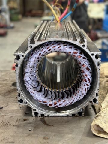  QUẤN LẠI CUỘN DÂY MOTOR SERVO 60KW MÁY ĐÙN NHỰA 