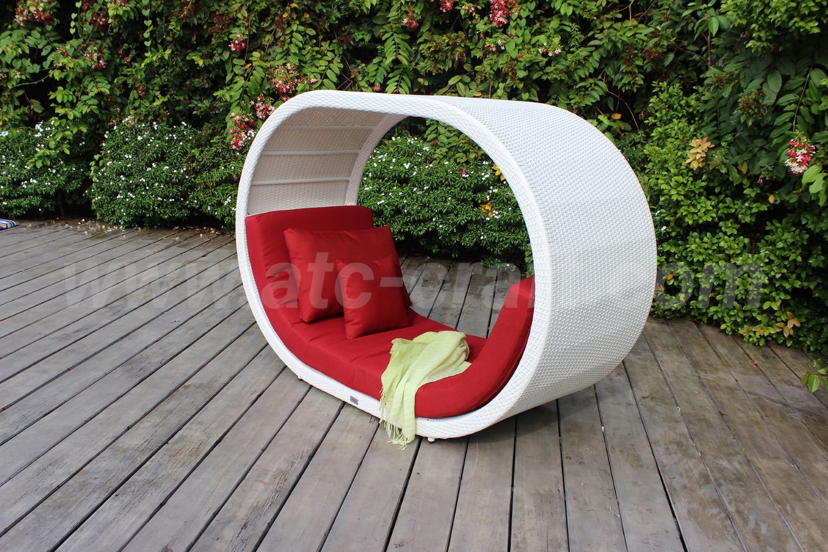 Giường Tắm Nắng Mây Nhựa Hình Ống Độc Đáo RABD-111