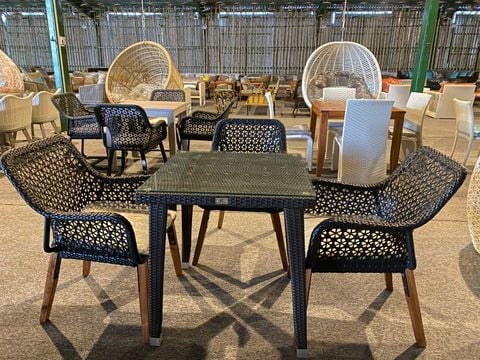 Bộ Bàn Ăn Mây Nhựa Độc Đáo 3 Ghế Chân Gỗ RADS-130