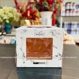 Hộp đựng bánh kem mặt mika vân đá (kèm đế bánh) - THB0002