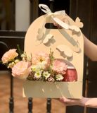 Túi giấy cắm hoa Cánh Bướm - THH0094