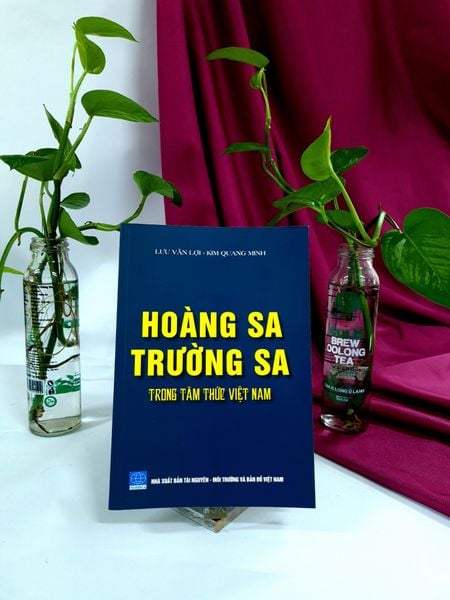  Sách Hoàng Sa - Trường Sa trong tâm thức Việt Nam 