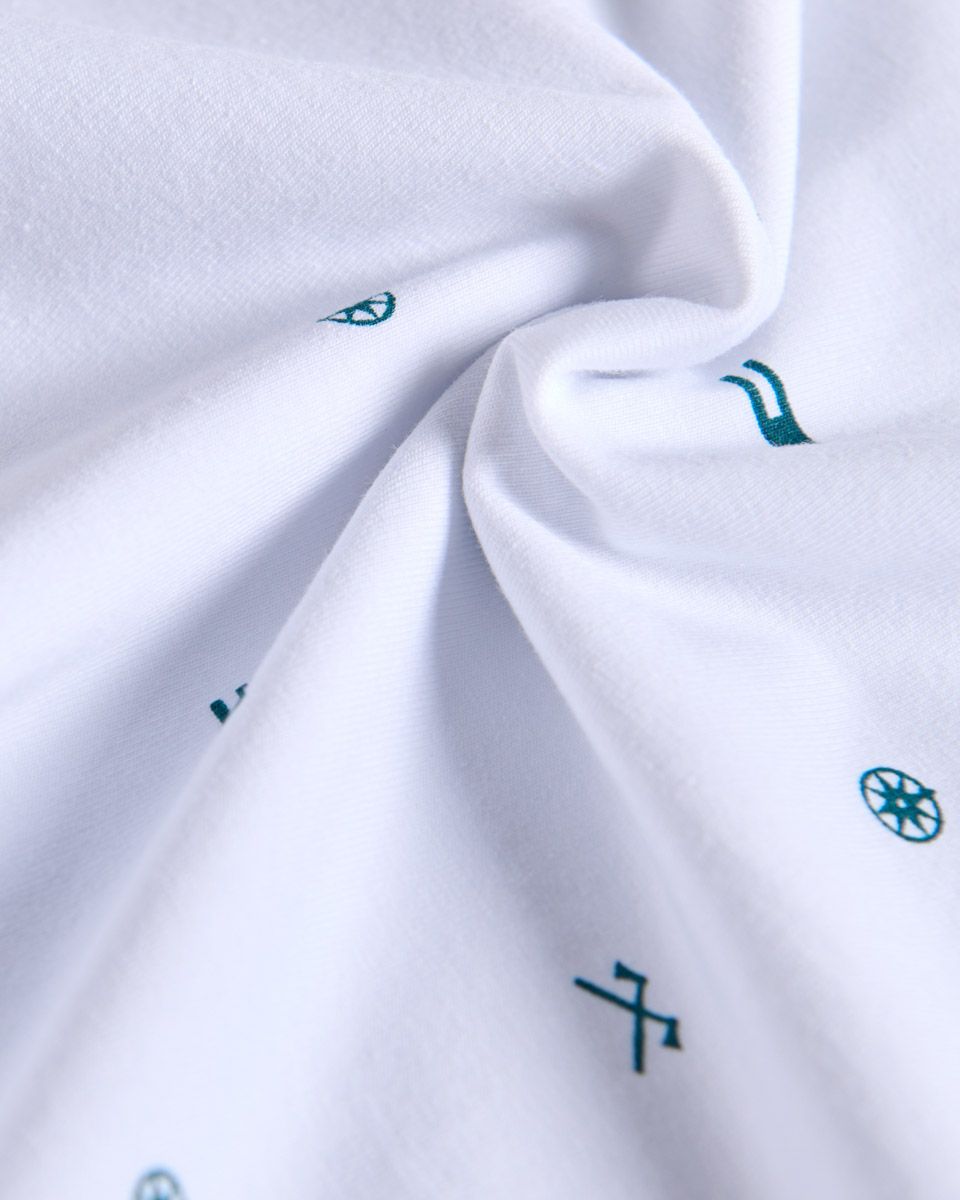 Áo Thun Nam Cotton Trắng Họa Tiết Xanh Cổ Vịt