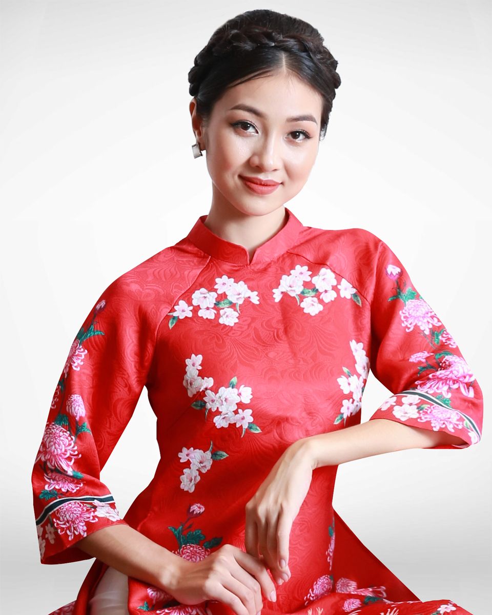 Áo Dài Gấm Đỏ Bừng Sắc Xuân