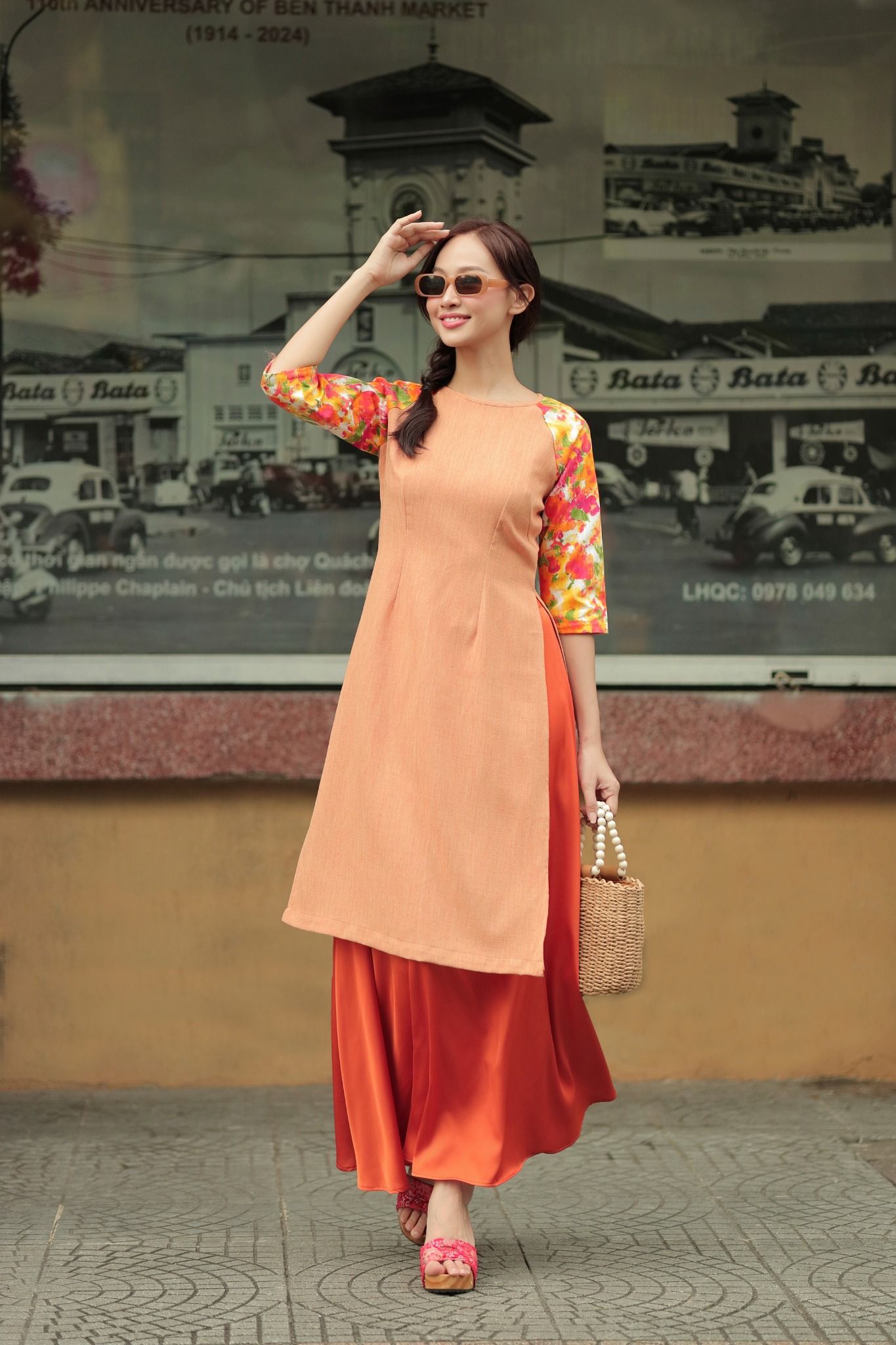 Áo Dài Gấm Cam Bừng Sắc Xuân