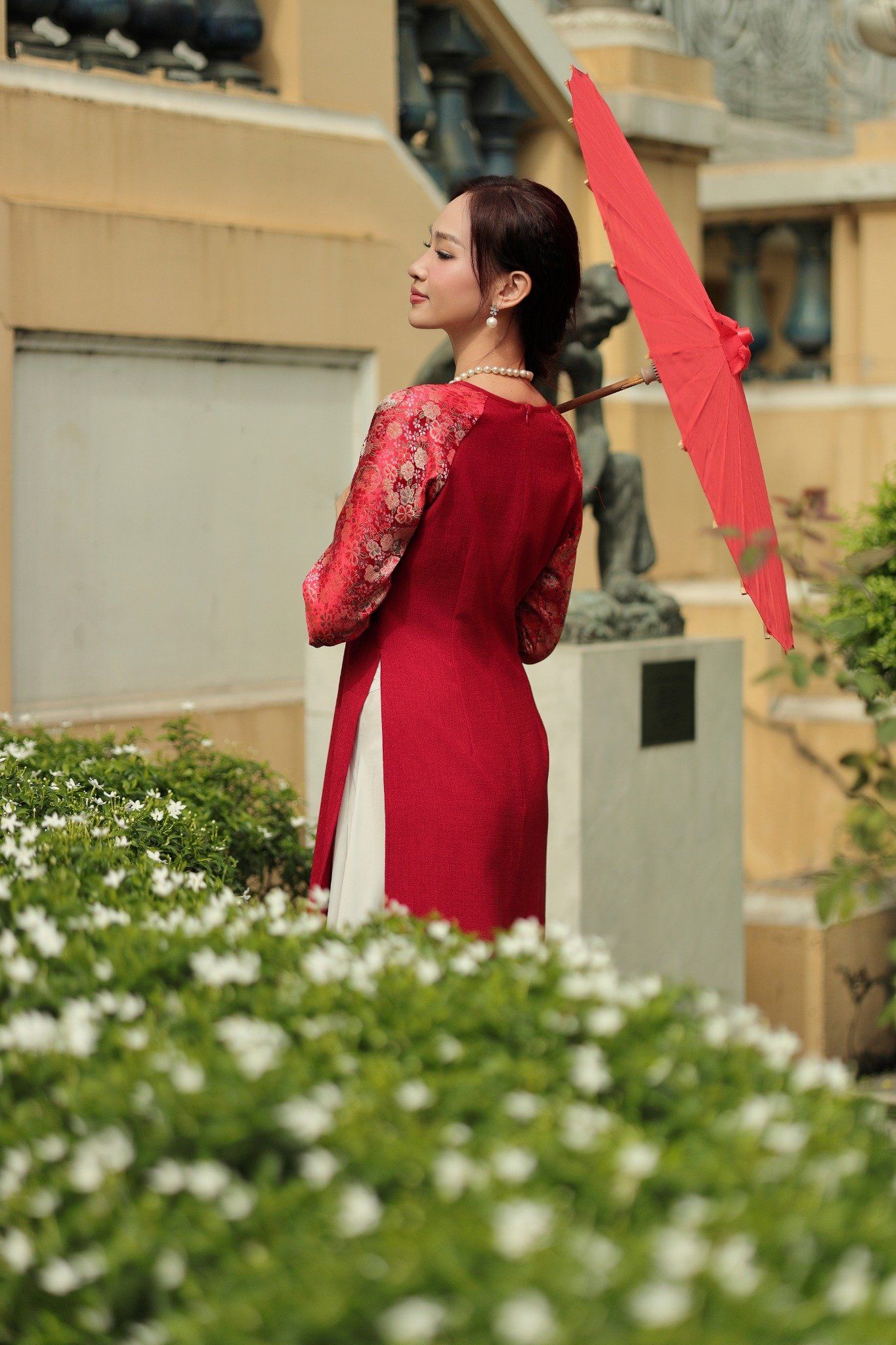 Áo Dài Gấm Đỏ Bừng Sắc Xuân