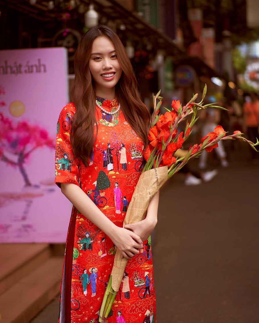 Áo Dài Gấm Nữ Đỏ Họa Tiết Hương Xuân
