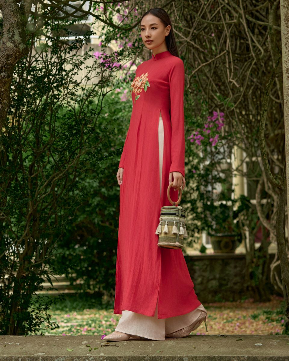 Áo Dài Linen Đỏ Into The Wood