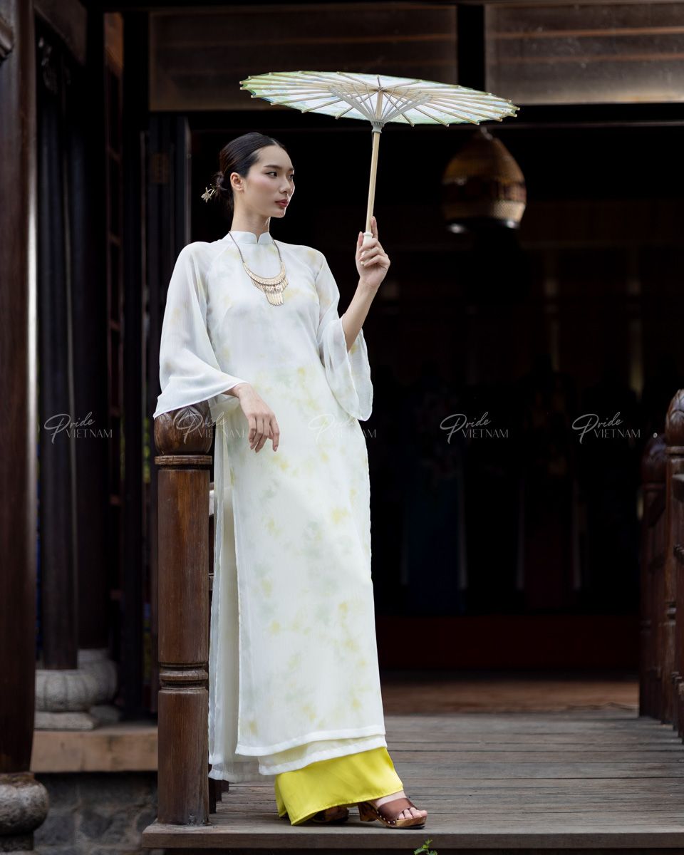 Áo Dài Lụa Trắng Xanh Pride Việt Nam