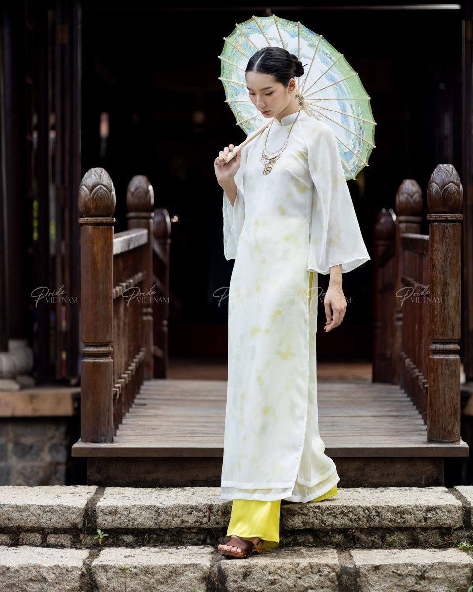 Áo Dài Lụa Trắng Xanh Pride Việt Nam