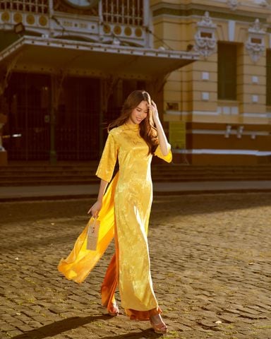  Áo Dài Lụa Vàng Họa Tiết Hồn Việt 
