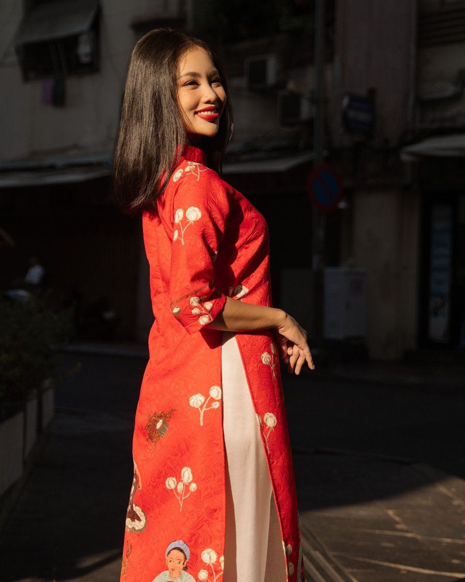 Áo Dài Nữ Gấm Đỏ Bông Cô Gái Pride Việt Nam