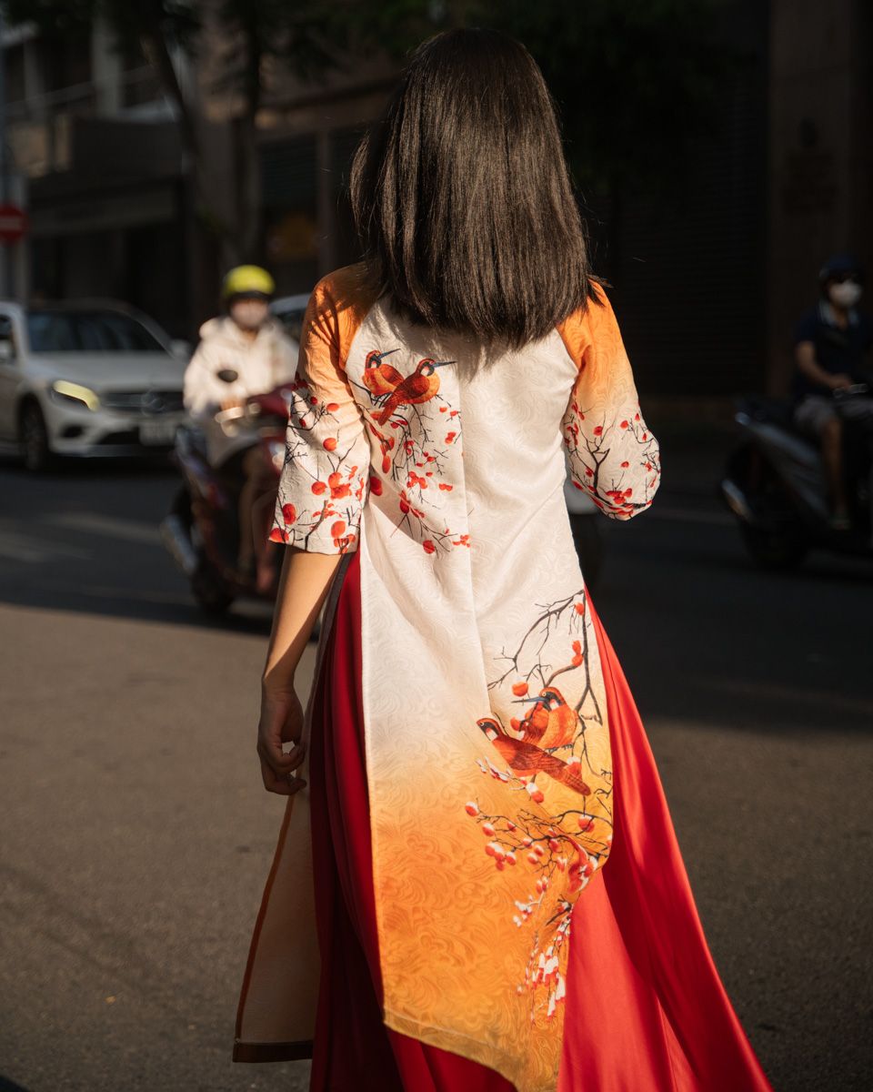 Áo Dài Nữ Gấm Trắng Cam Pride Việt Nam