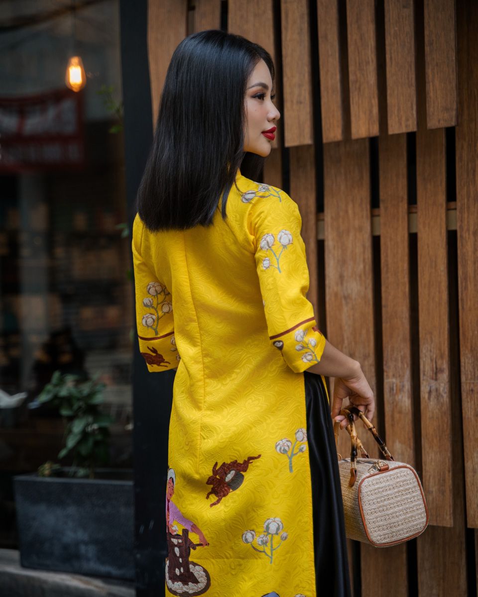 Áo Dài Nữ Gấm Vàng Bông Cô Gái Pride Việt Nam