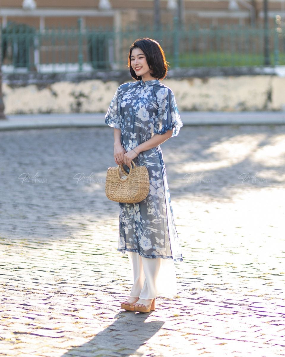 Áo Dài Voan Nữ Xanh Hoa Trắng Pride Việt Nam