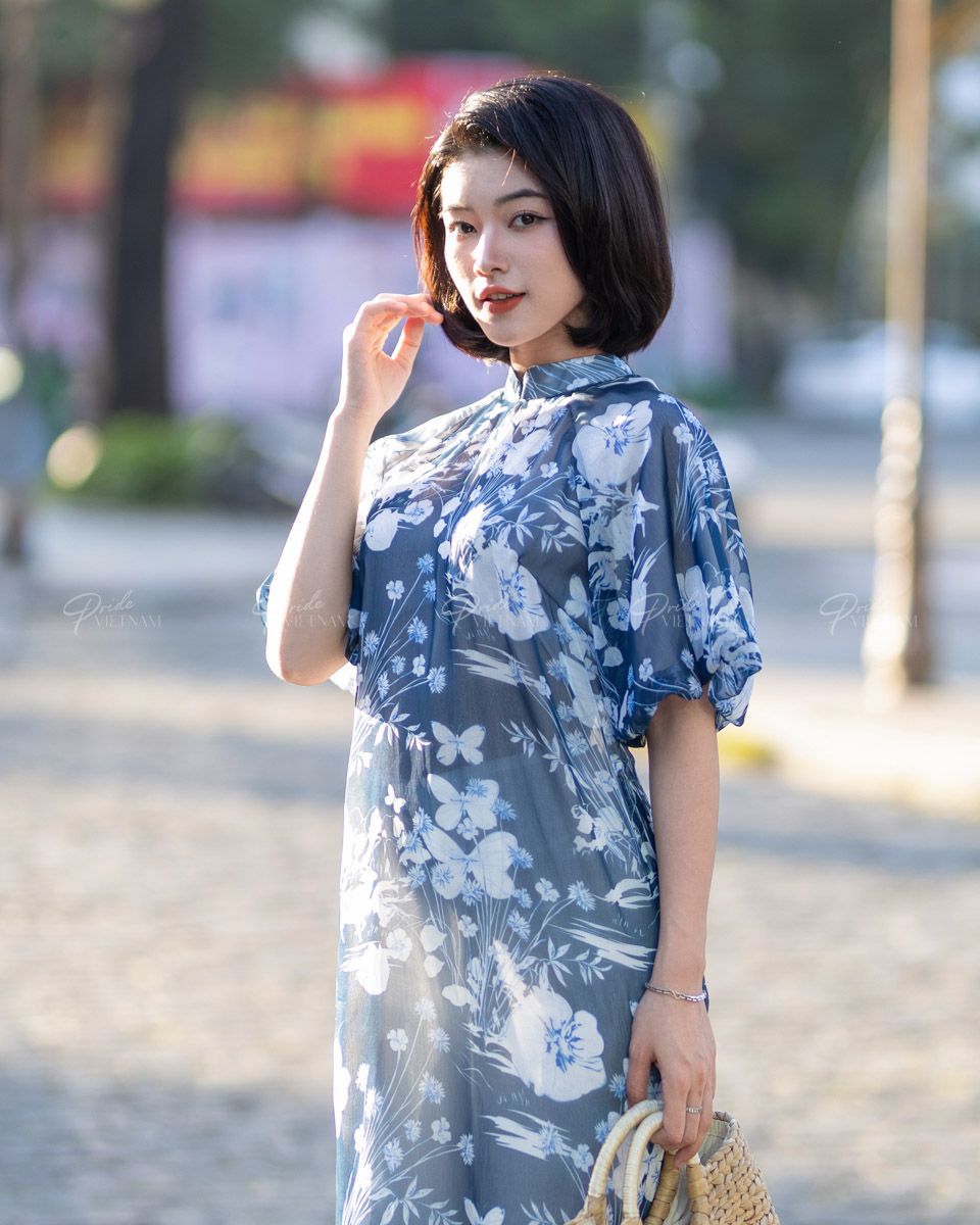 Áo Dài Voan Nữ Xanh Hoa Trắng Pride Việt Nam