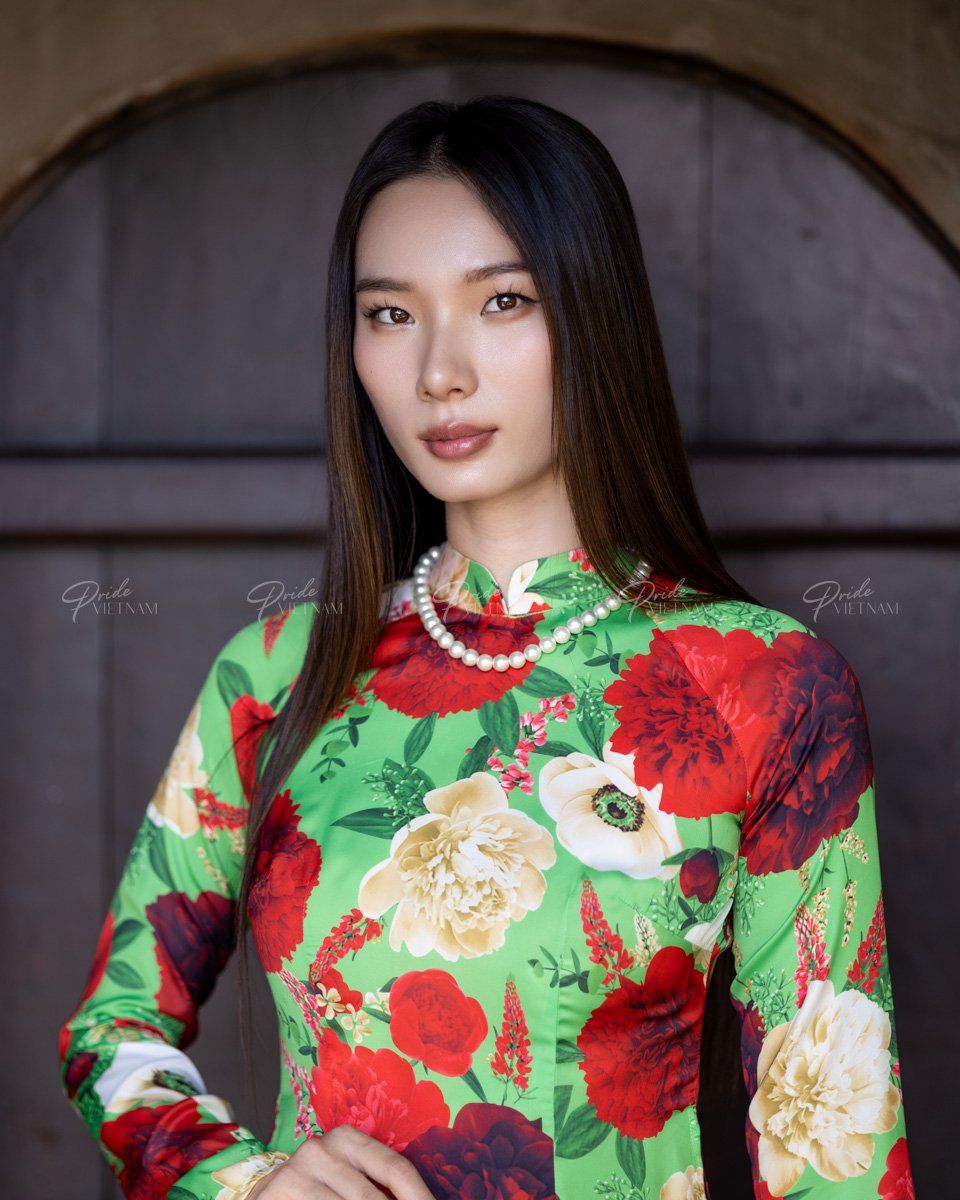 Áo Dài Lụa Nữ Xanh Hoa Đỏ Pride Việt Nam