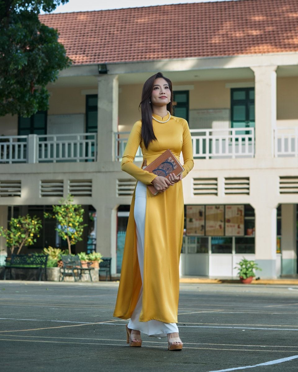 Áo Dài Lụa Vàng Pride Việt Nam