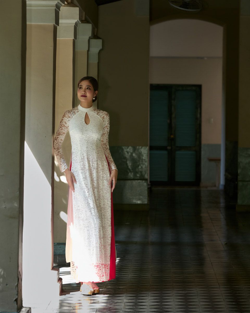 Áo Dài Ren Trắng Pride Việt Nam