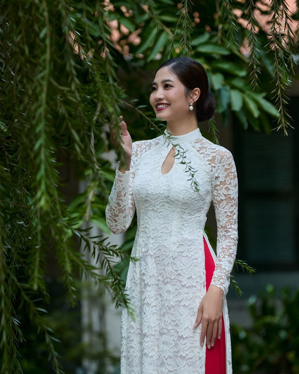 Áo Dài Ren Trắng Pride Việt Nam